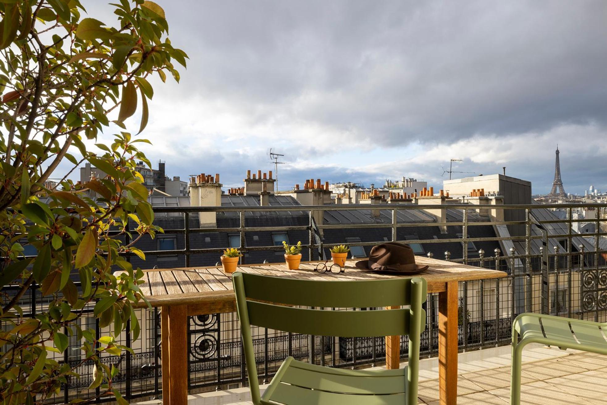 Executive Room Terrace Eiffel Tower View